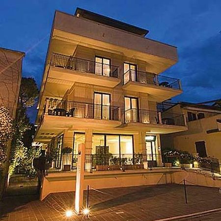 Residence Ascot Cattolica Esterno foto