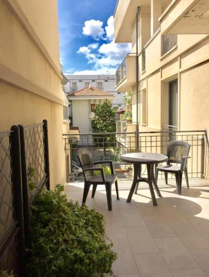 Residence Ascot Cattolica Esterno foto
