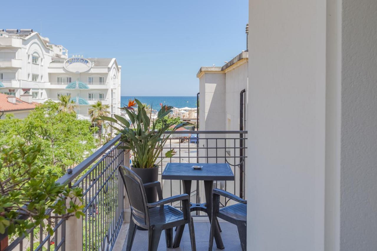 Residence Ascot Cattolica Esterno foto