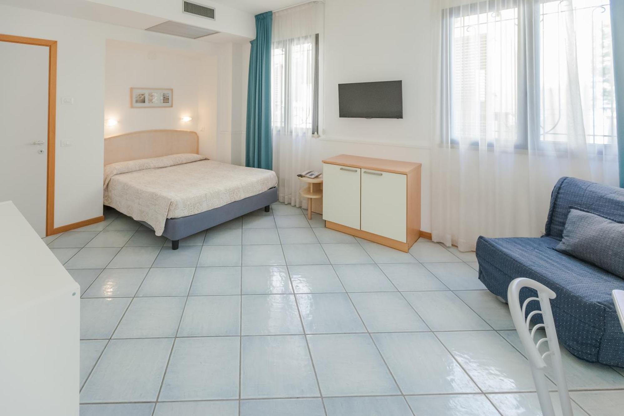 Residence Ascot Cattolica Esterno foto