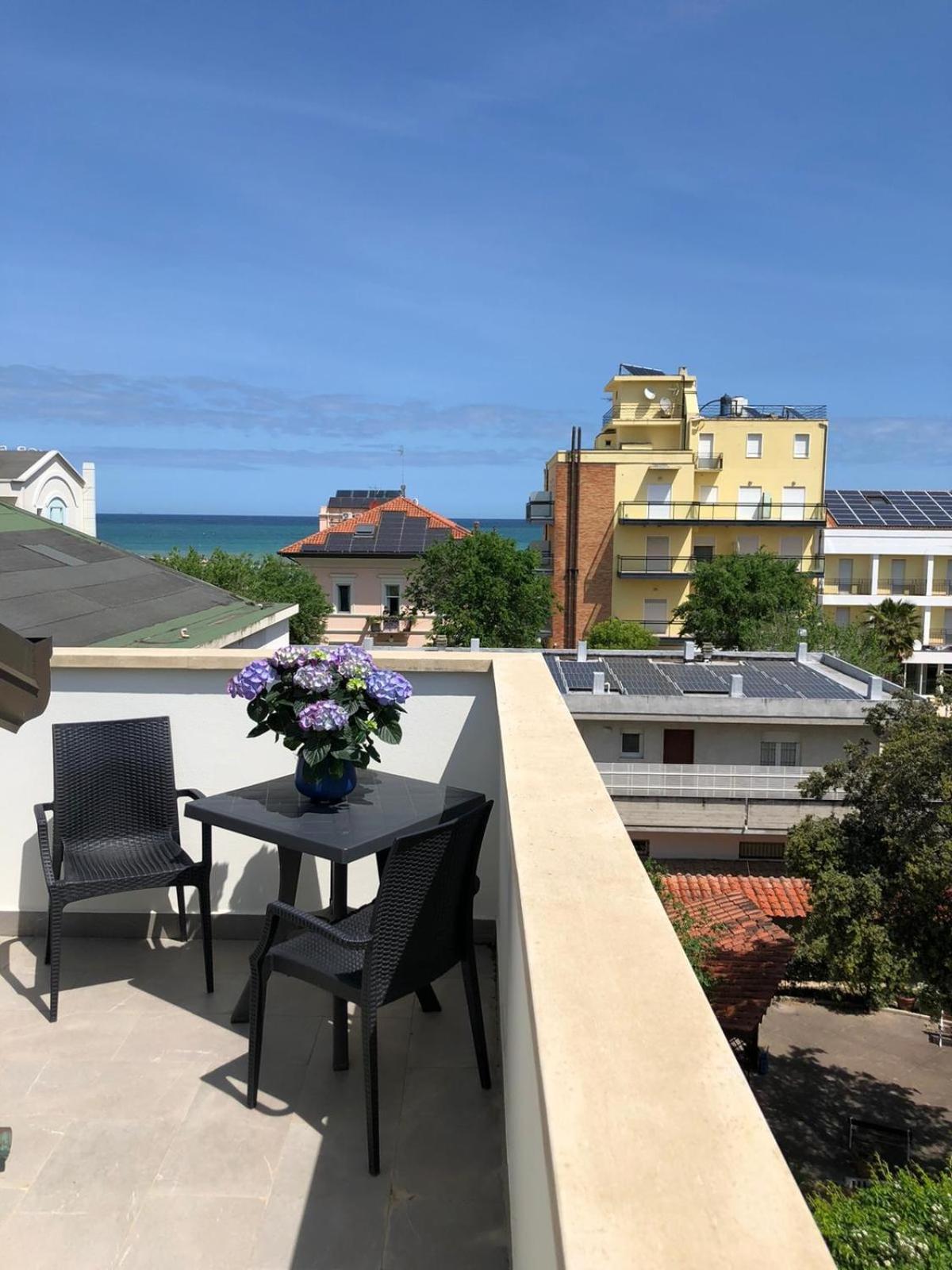 Residence Ascot Cattolica Esterno foto