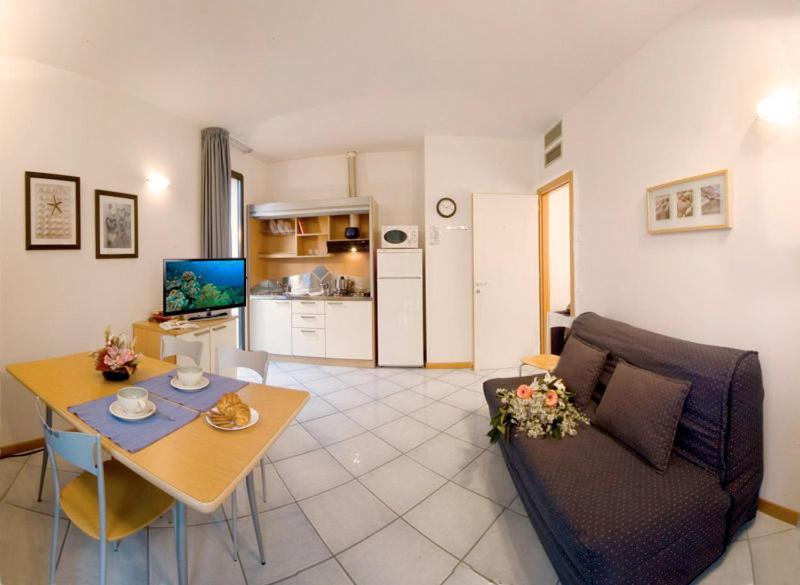 Residence Ascot Cattolica Esterno foto