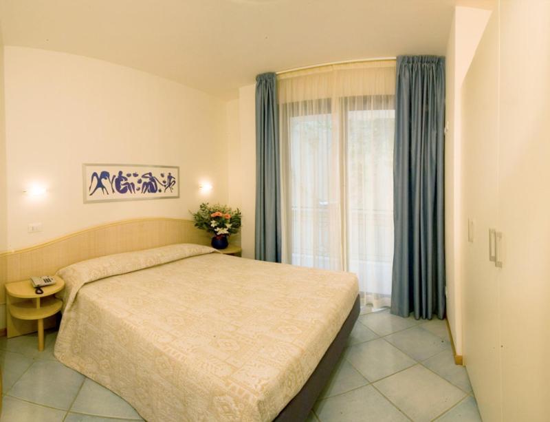 Residence Ascot Cattolica Esterno foto