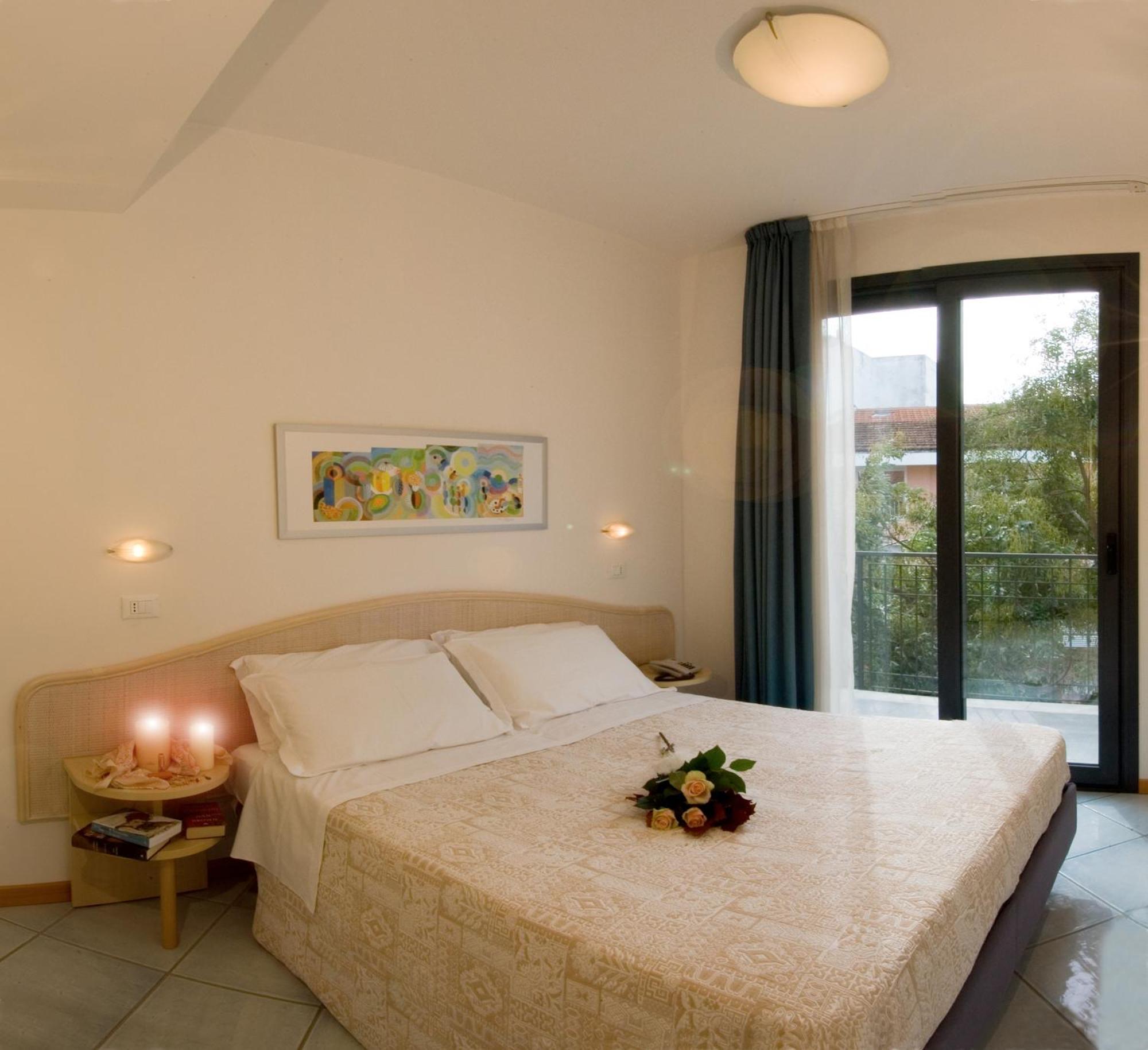 Residence Ascot Cattolica Esterno foto