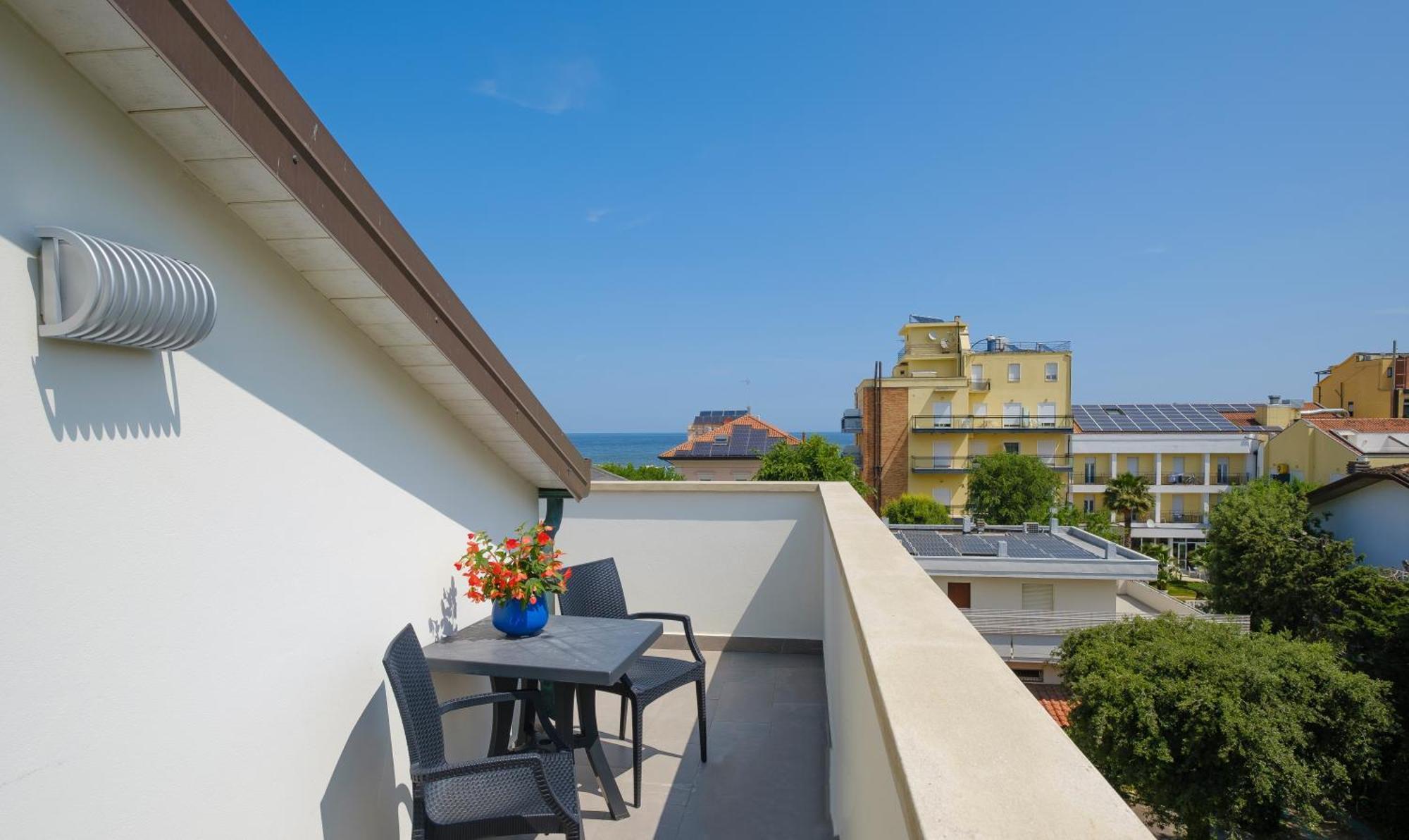 Residence Ascot Cattolica Esterno foto