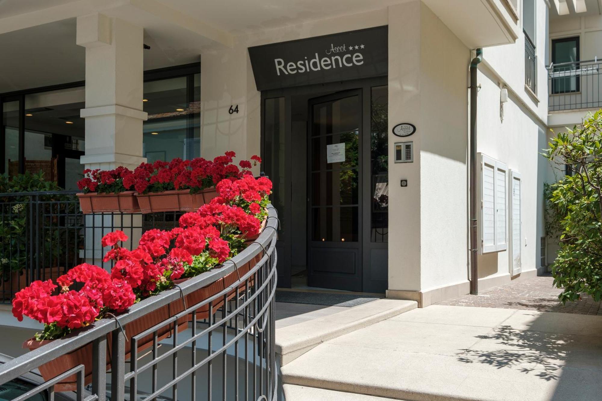 Residence Ascot Cattolica Esterno foto