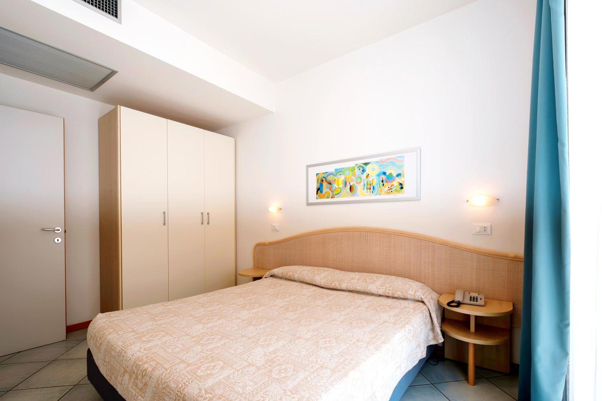 Residence Ascot Cattolica Esterno foto
