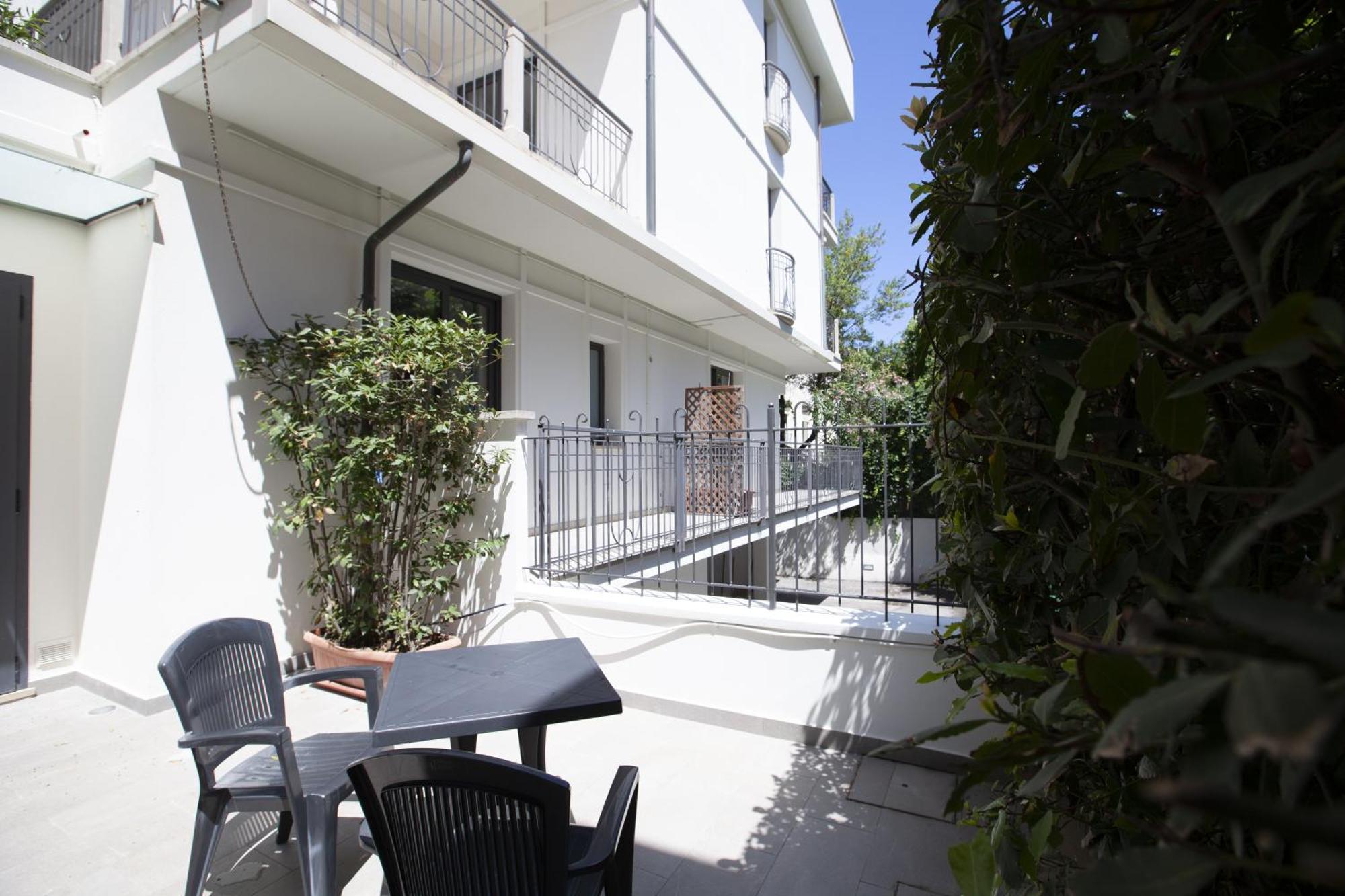 Residence Ascot Cattolica Esterno foto