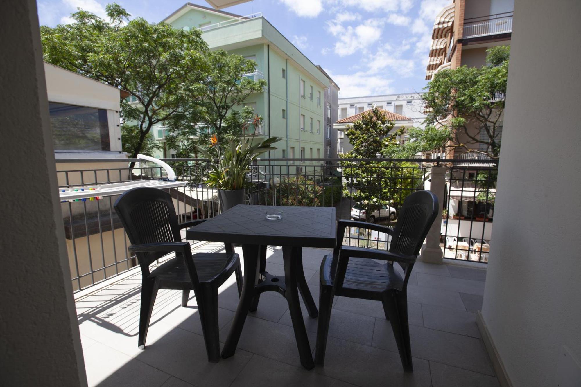 Residence Ascot Cattolica Esterno foto