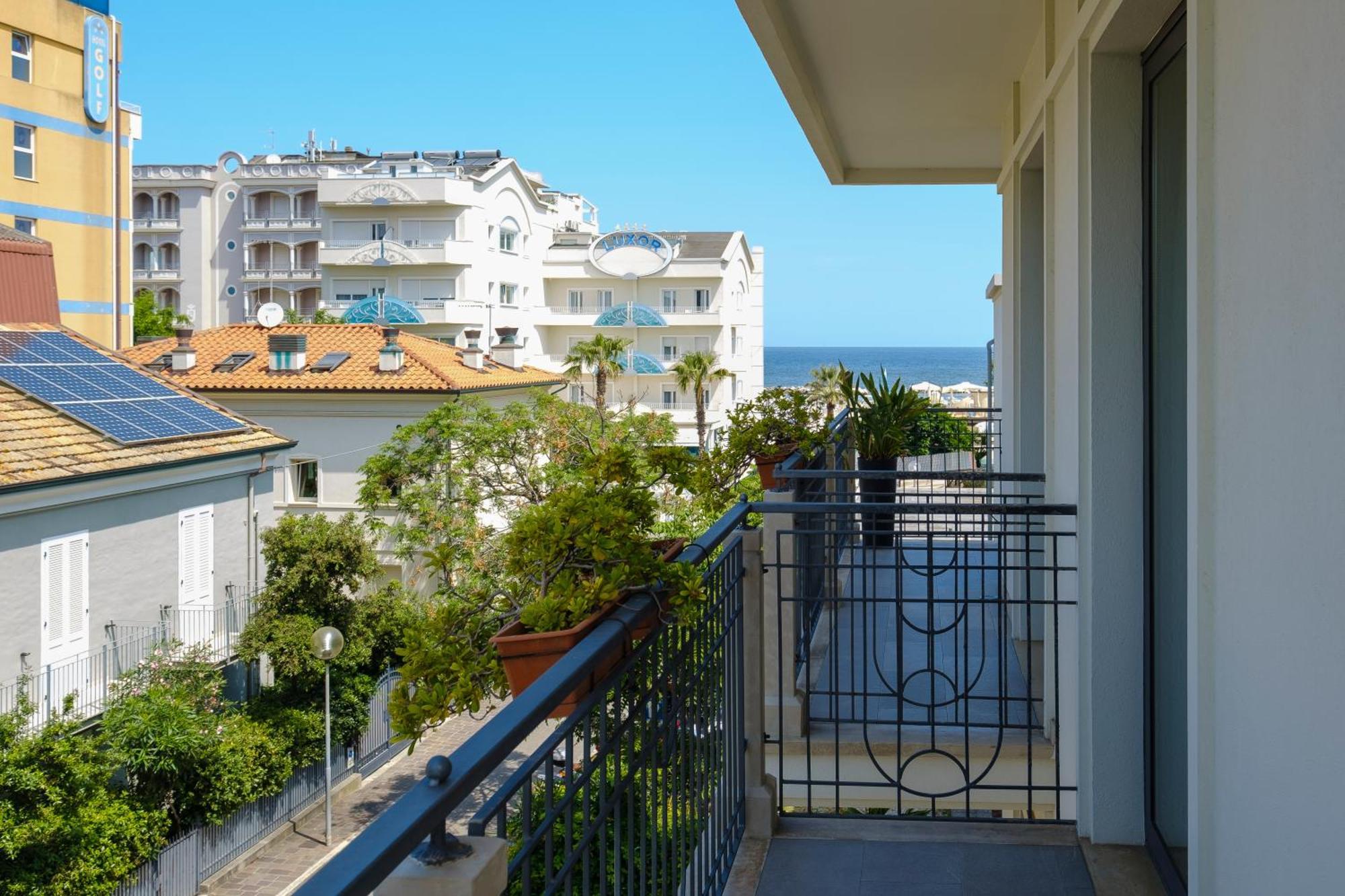 Residence Ascot Cattolica Esterno foto