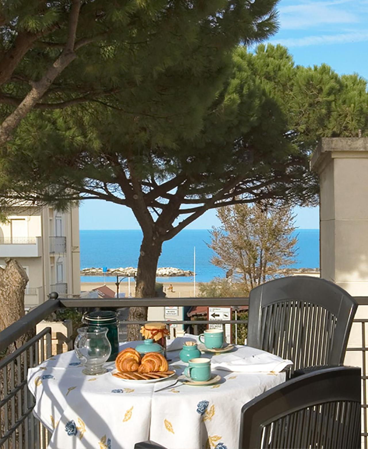 Residence Ascot Cattolica Esterno foto