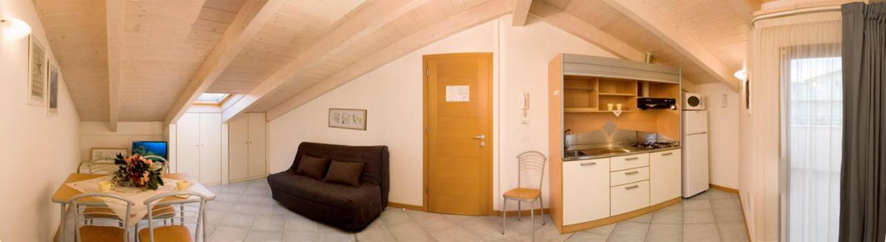 Residence Ascot Cattolica Esterno foto