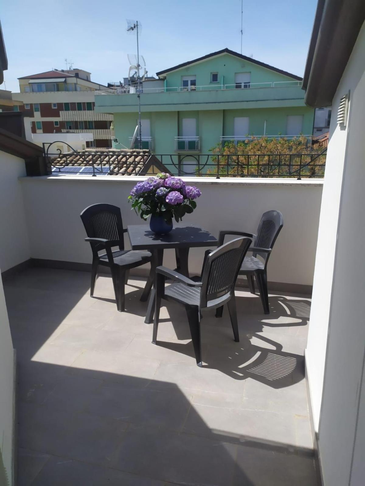 Residence Ascot Cattolica Esterno foto
