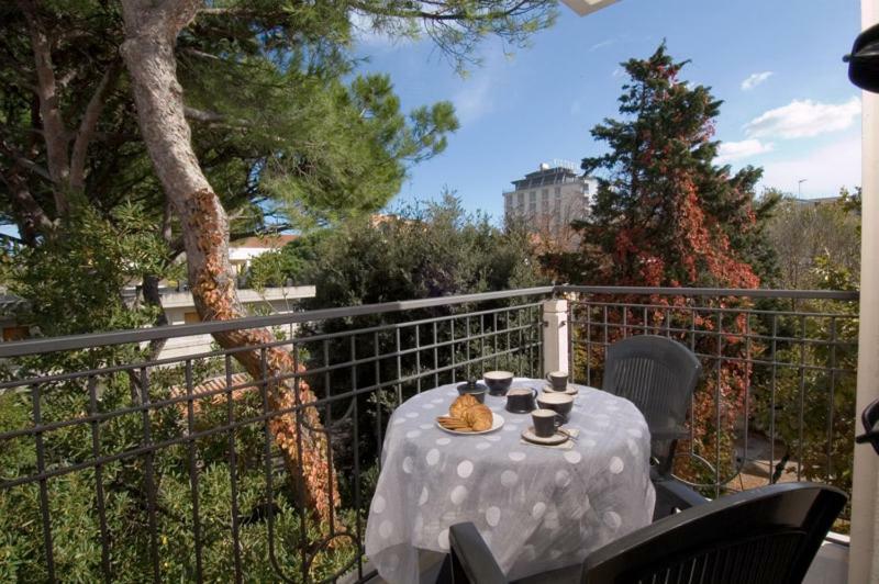 Residence Ascot Cattolica Esterno foto